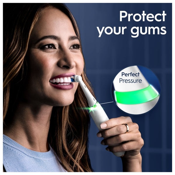Oral B Oral B iO9 White Alabaster Electric Toothbrush with Charging Travel Case Offerta per la Festa della Mamma