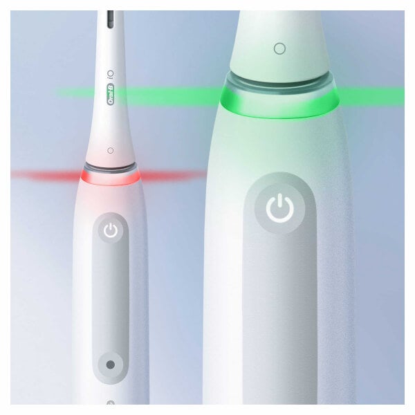 Oral B Oral-B iO4 White Electric Toothbrush with Travel Case Offerta San Valentino