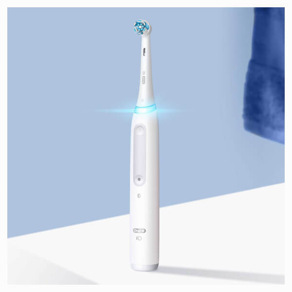Oral B Oral-B iO4 White Electric Toothbrush with Travel Case Offerta San Valentino