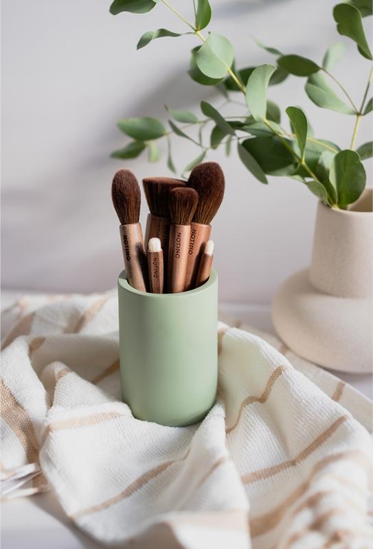 Notino Notino Wooden Collection Smudge brush pennello per le sfumature di ombretto In Linea