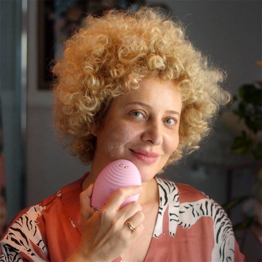 Foreo Spazzole di pulizia LUNA 4 Plus Dispositivo di pulizia termica del viso per pelli normali con NIR luce LED rossa e microcorrente Offerta