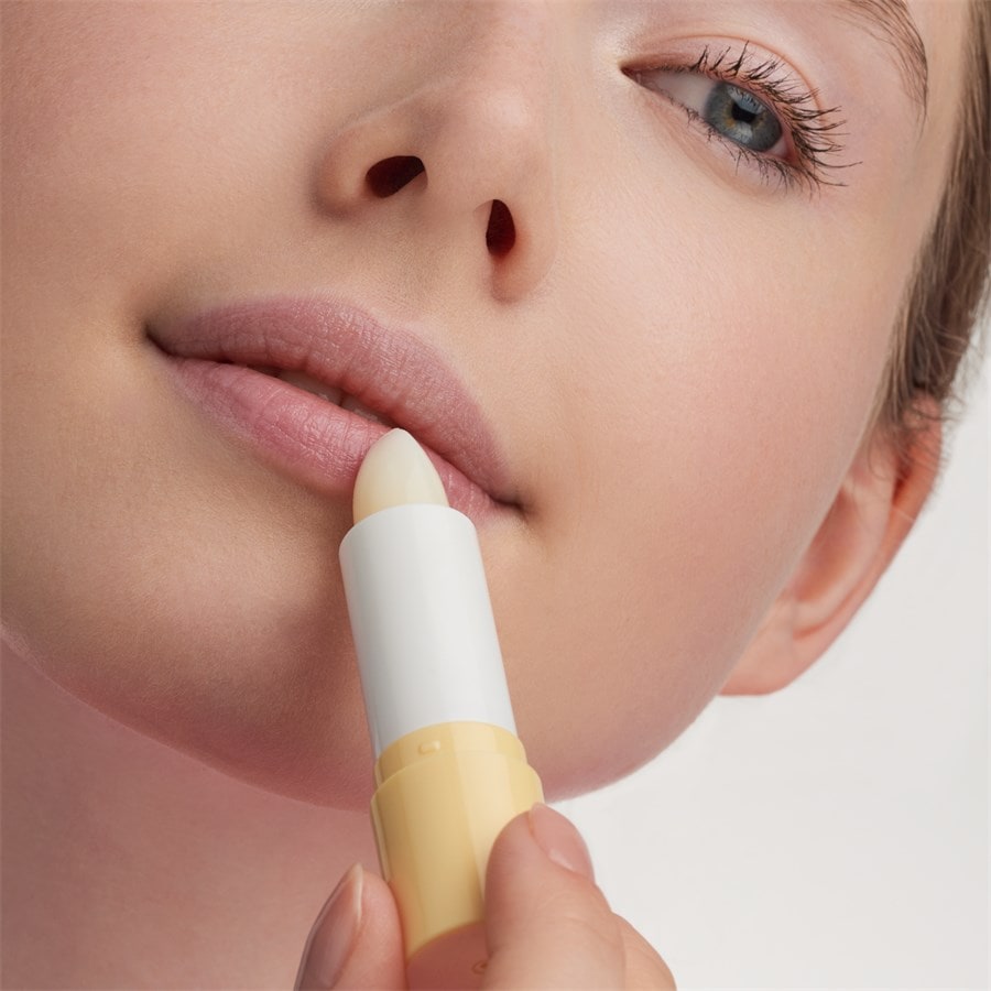 Essence Cura delle labbra Lip Care HYDRA OIL CORE BALM Fornitura limitata
