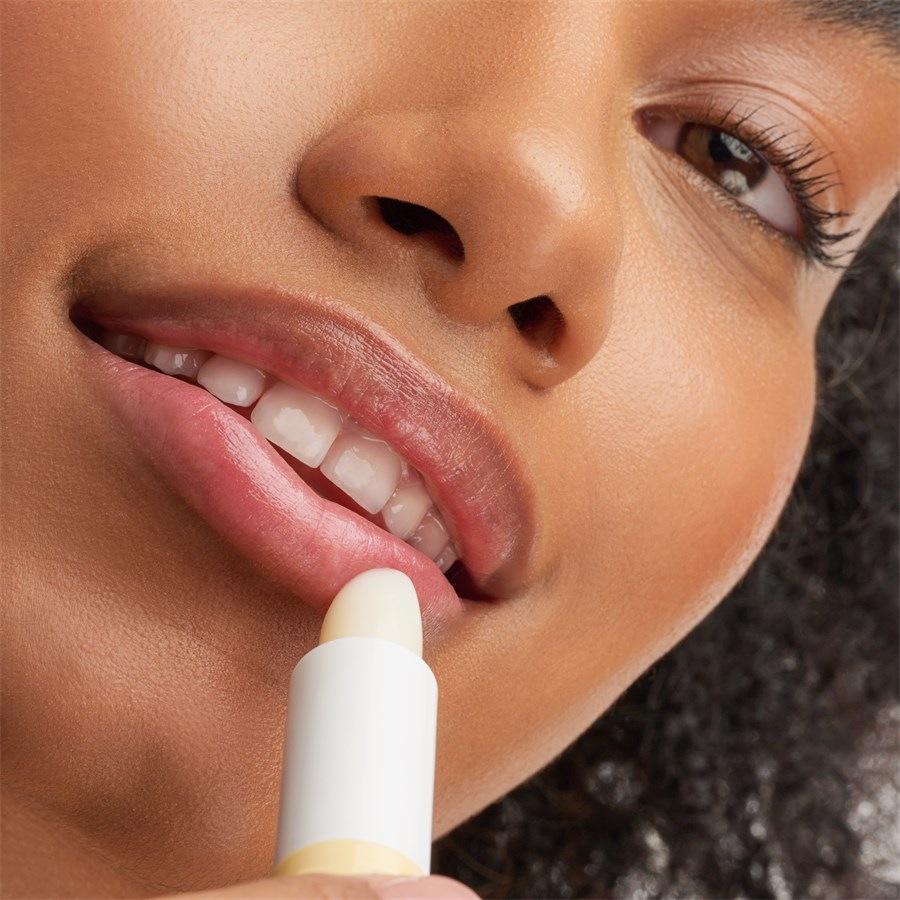 Essence Cura delle labbra Lip Care HYDRA OIL CORE BALM Fornitura limitata