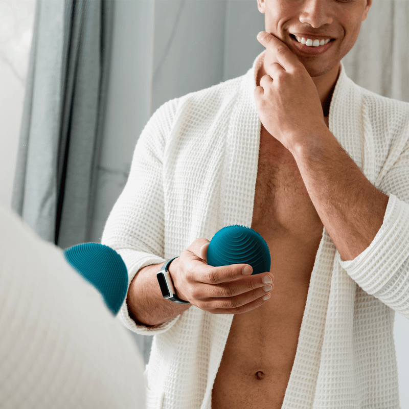 FOREO Dispositivo intelligente per la pulizia e il rassodamento del viso Italia