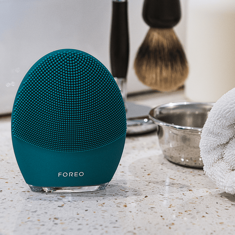 FOREO Dispositivo intelligente per la pulizia e il rassodamento del viso Italia